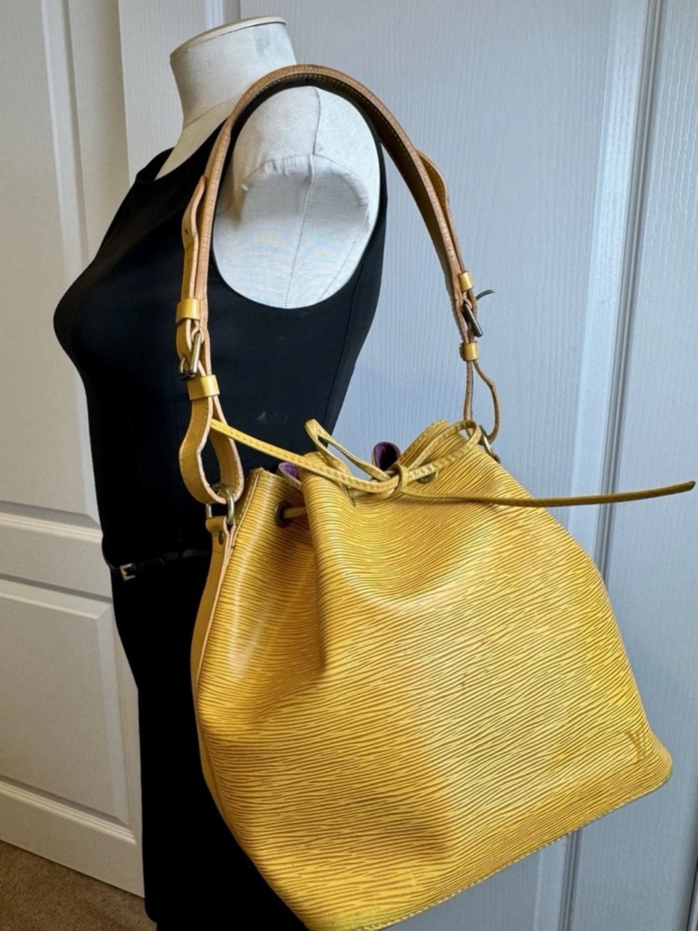 Louis Vuitton Yellow Noé Epi Leather Bucket Bag